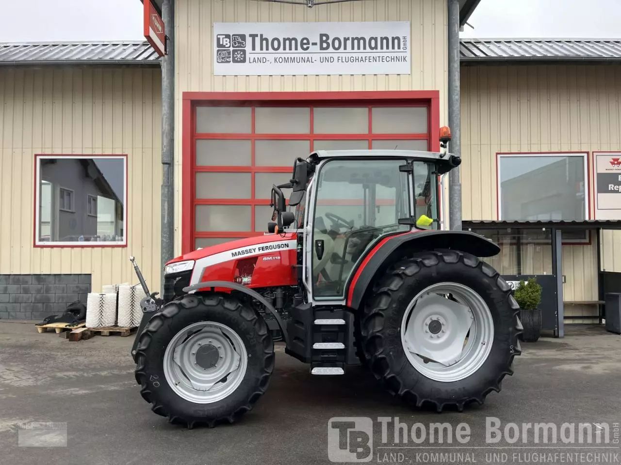 Massey Ferguson 5M.115 Tractor