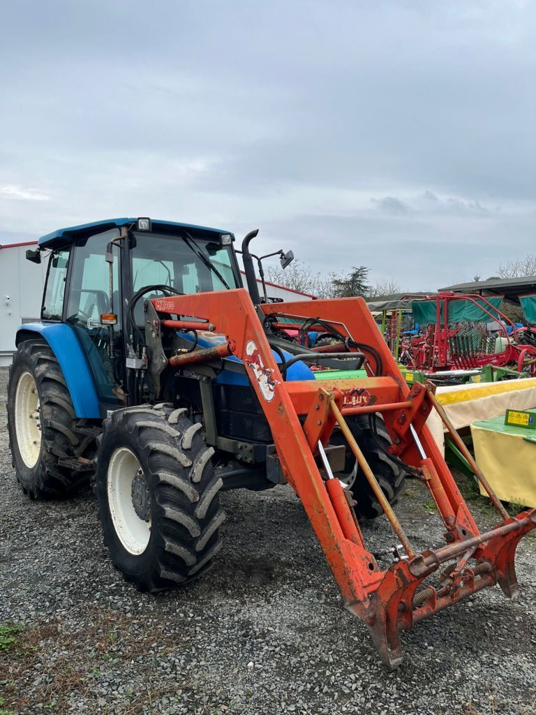 E-FARM: New Holland TL90 - Tracteur - id 7I4QC2E - 27 500 € - Année: 2000 - Lecture du nombre d'heure: 5 950,Puissance du moteur (chevaux): 90,France