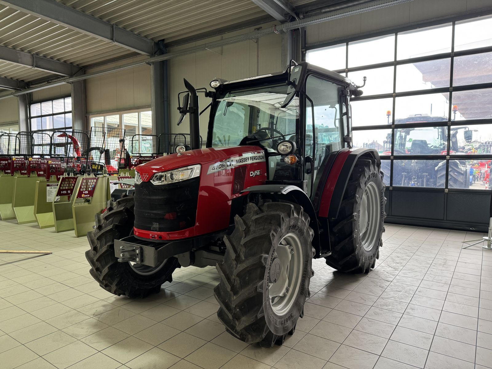 Massey Ferguson 4708 M Traktor