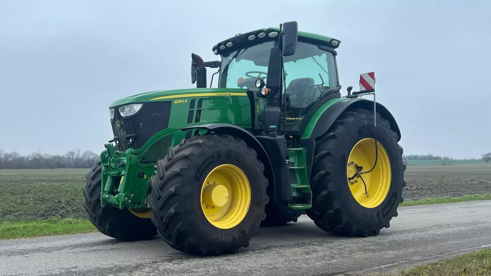 John Deere 6250R Tractor €120,460