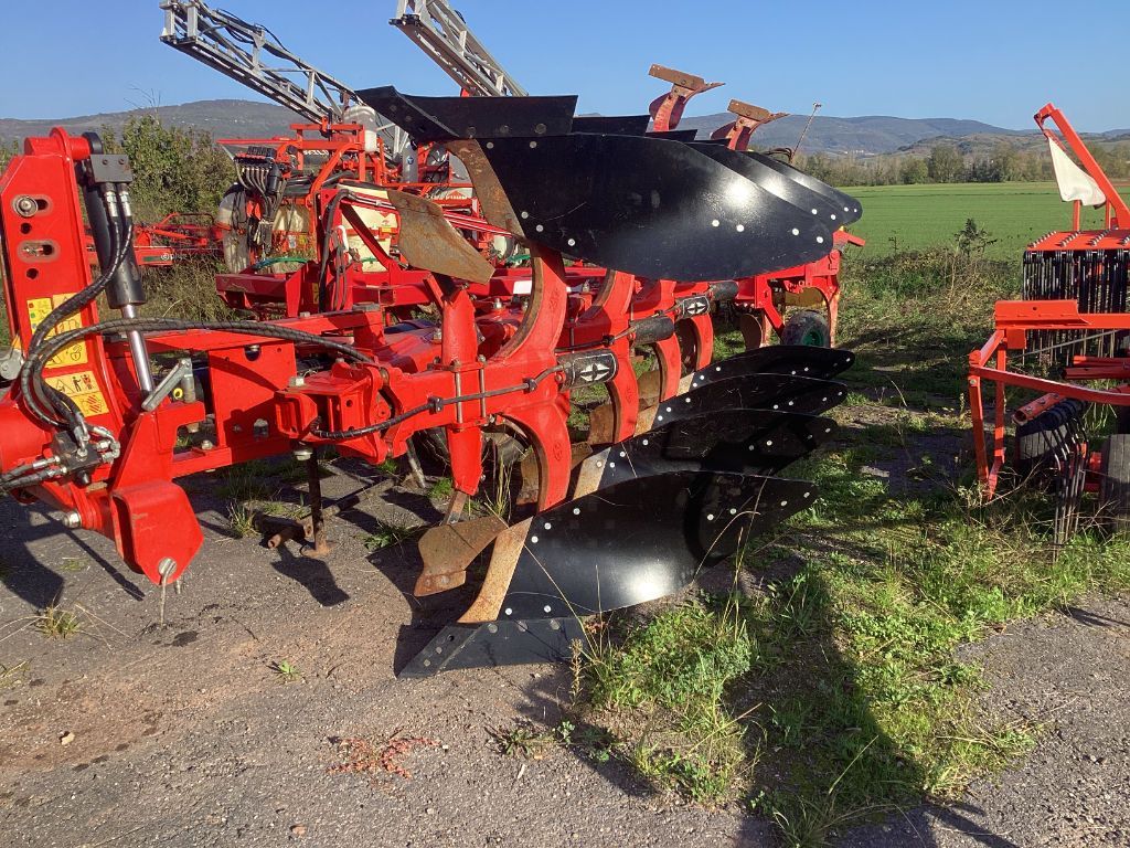 E-FARM: GREGOIRE BESSON ry47 - Charrue - id Q1U7NSH - 15 000 € - Année: 2015 - France