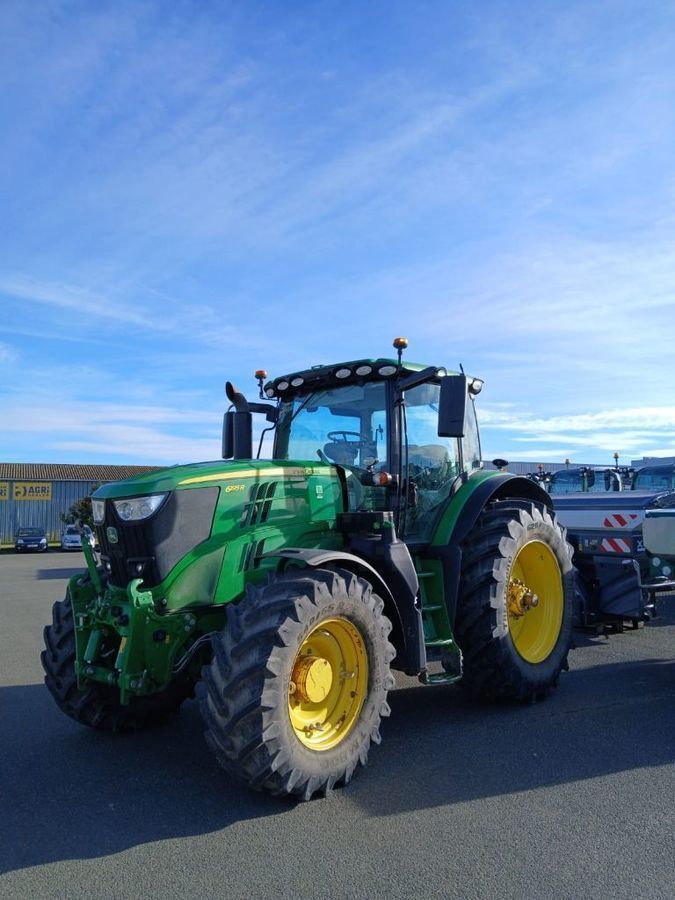 John Deere 6195 R Tractor €106,000