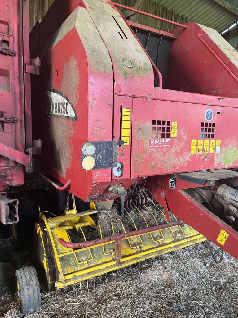 New Holland BR750 Πρέσσα