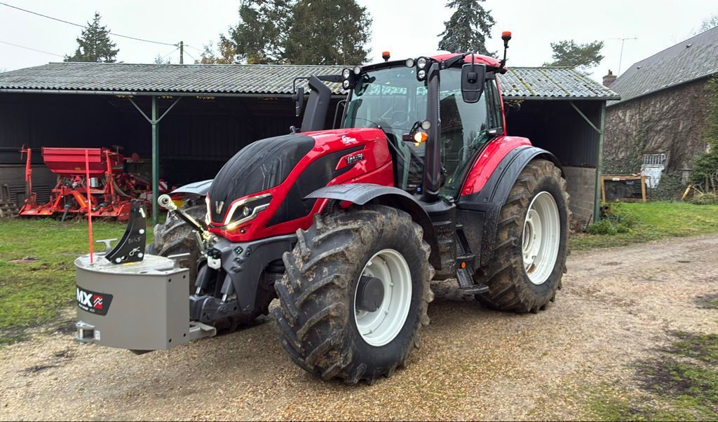 Valtra T 235 Tractor €150,000