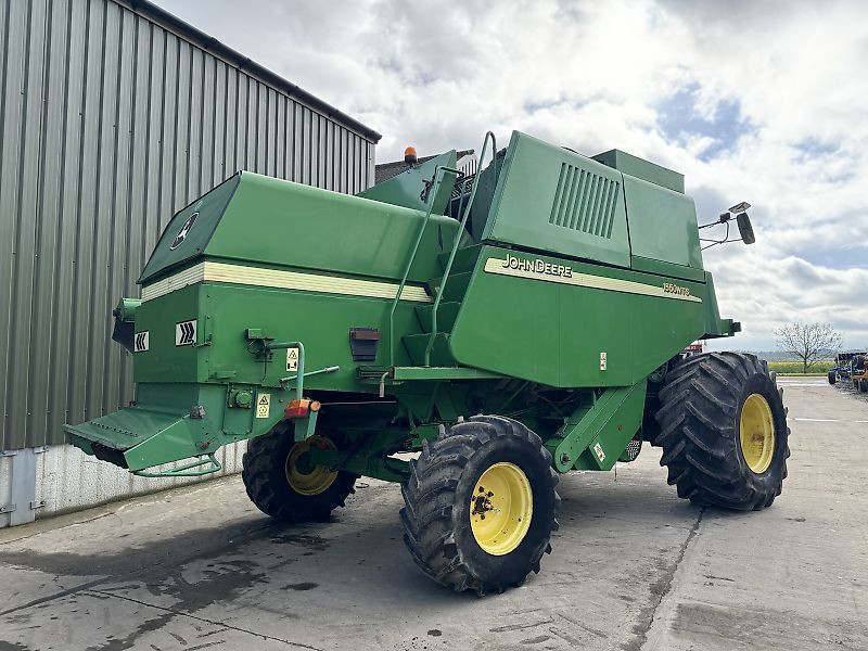 E-FARM: John Deere 620R - Header - id FVFDN1L - €26,691 - Year of construction: 2004 - Engine hours: 2,451,United Kingdom