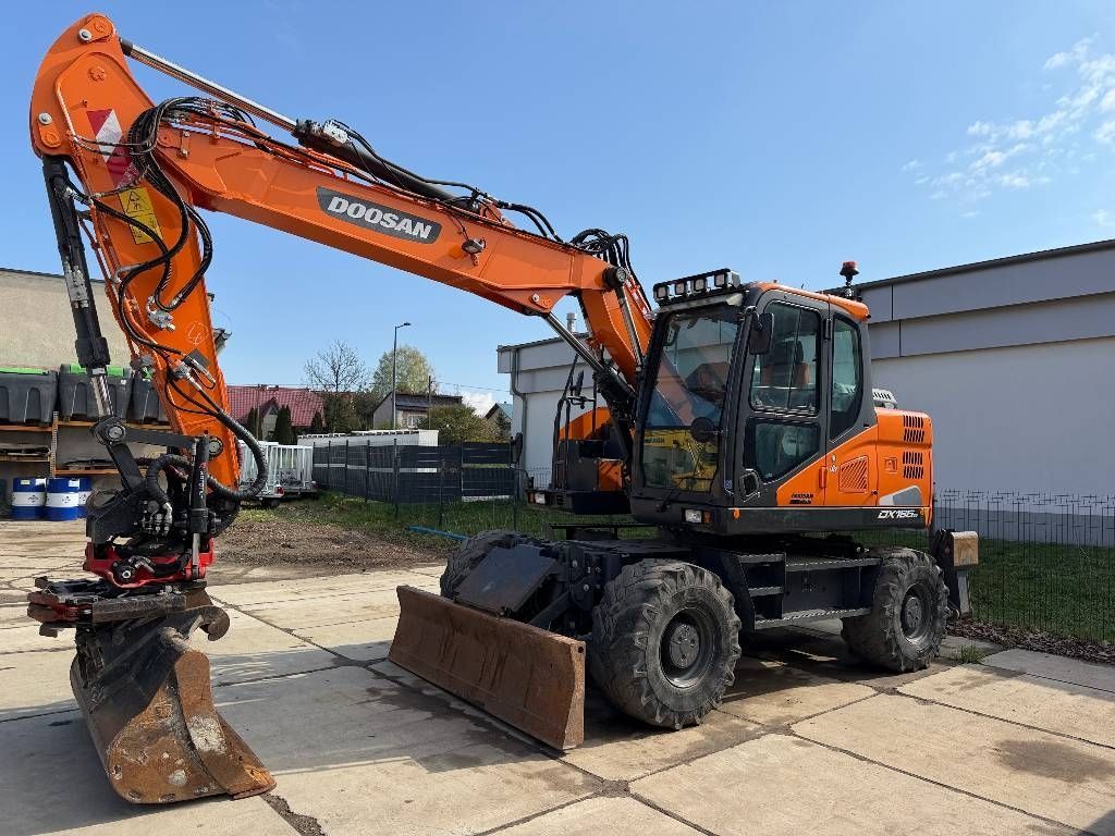 Doosan dx 165 w-5 rototilt Excavadora de ruedas 101.350 €