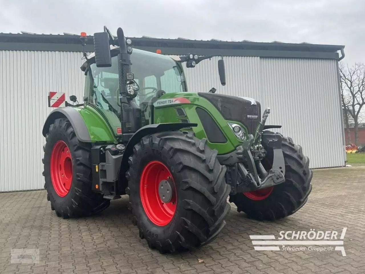 Fendt 724 Vario Profi Plus Трактор 151 885 €