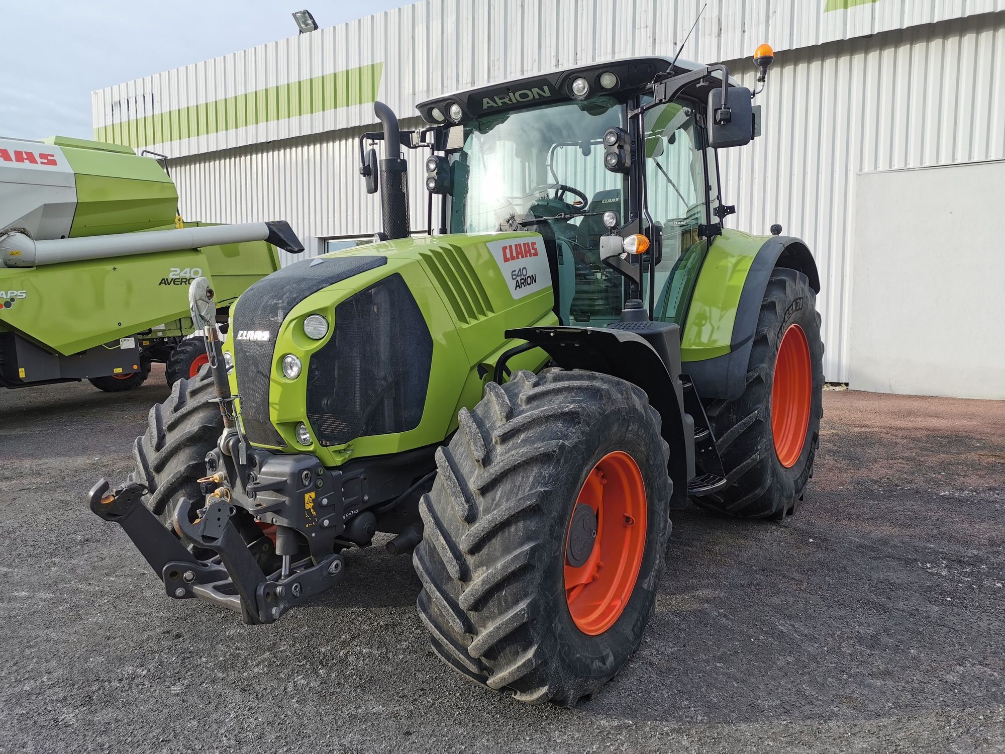 E-FARM: Claas Arion 640 - Tracteur - id VDUU6TN - 65 000 € - Année: 2016 - Lecture du nombre d'heure: 4 250,Puissance du moteur (chevaux): 177,France
