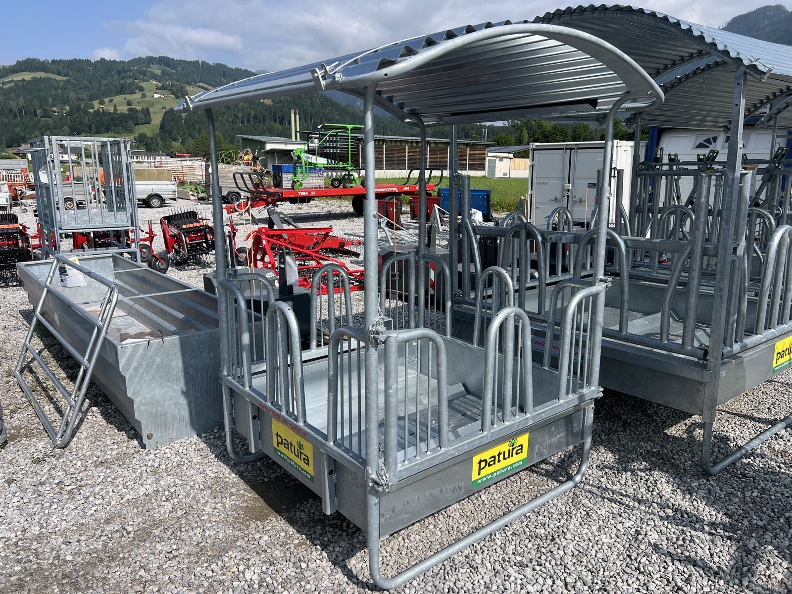 E-FARM: patura viereckraufe mit 8 fressplätze - Equipos para la cría de animales - id NJHHUA1 - 1000 € - Año: 2025 - Austria