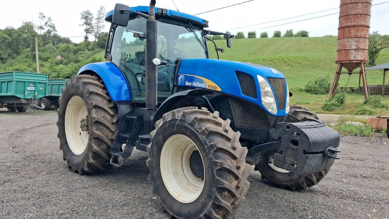 New Holland T 7030 Трактор 45 000 €