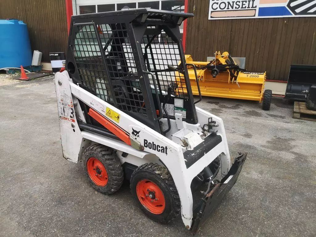 E-FARM: Bobcat 463 - Încărcător pe roți Tele - id FMXTCDN - 15.000 EUR - Anul: 2004 - Citeste ore: 3.000,Franța