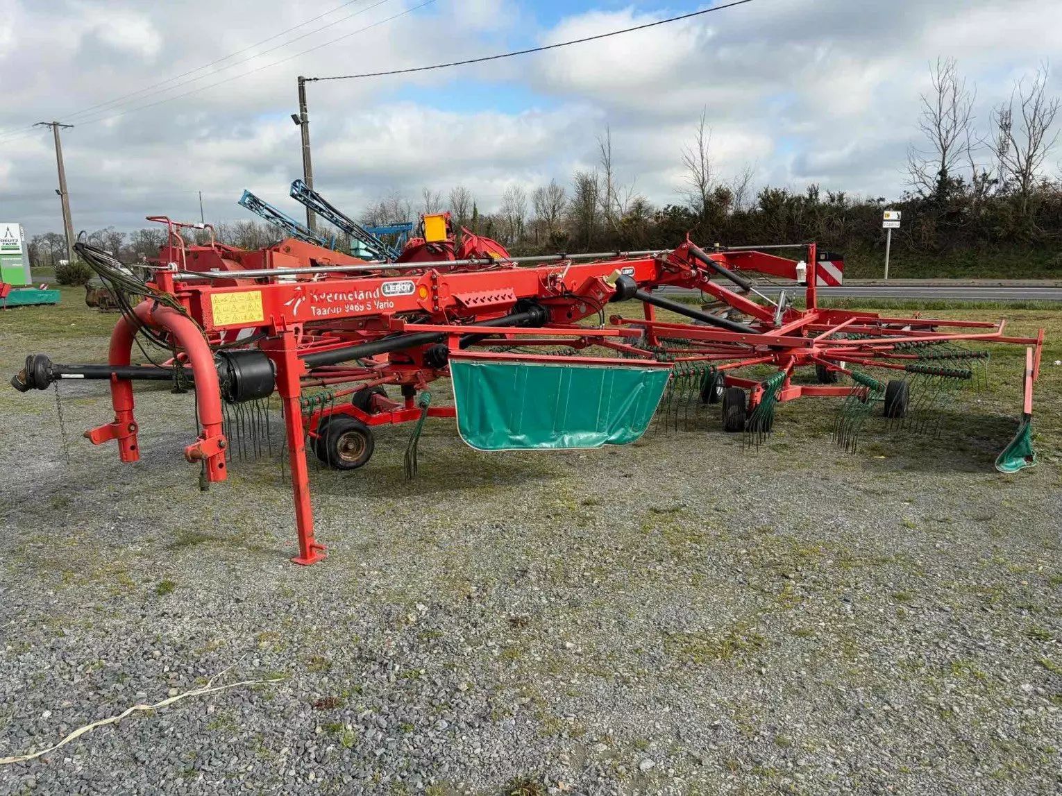 Kverneland 9469svario . Rake €12,000