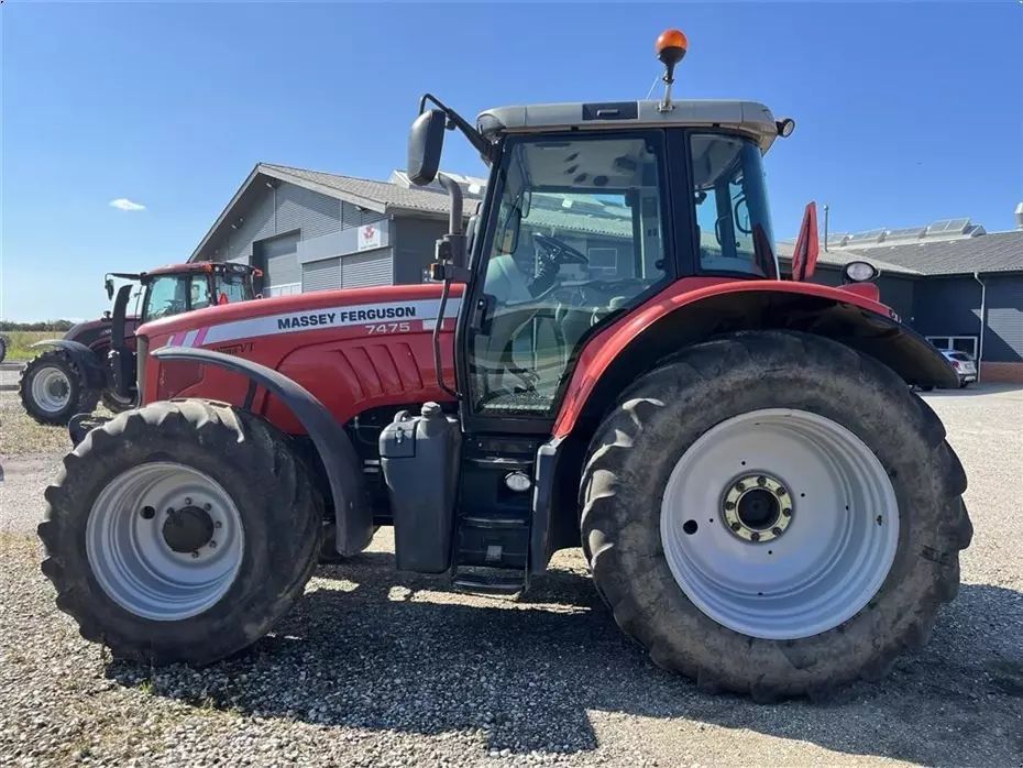 Massey Ferguson 7475 Dyna-VT Traktor 31 448 EUR
