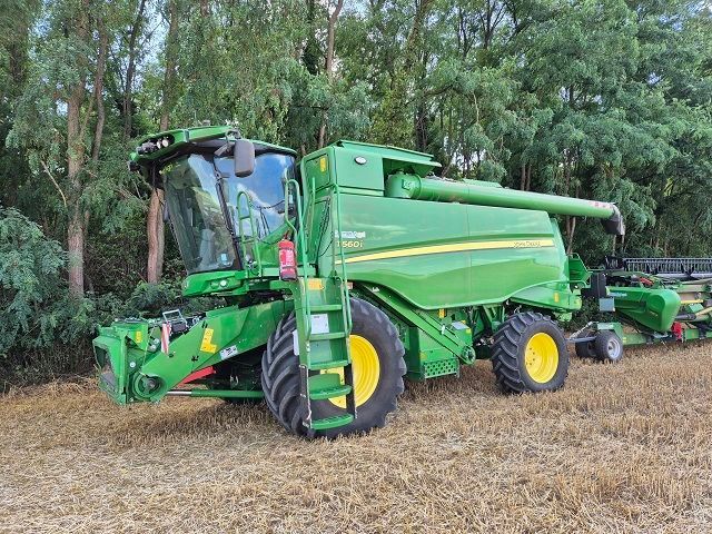 John Deere T 560 Combine harvester €268,000
