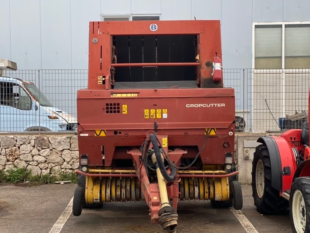 New Holland 658 Empacadora 6000 €