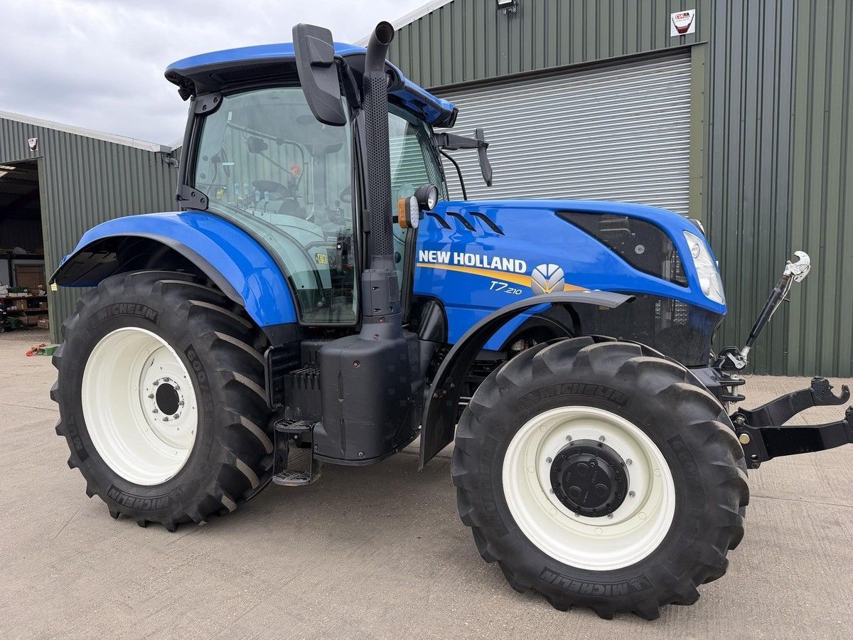 New Holland T7.210 Traktor 79 647 EUR