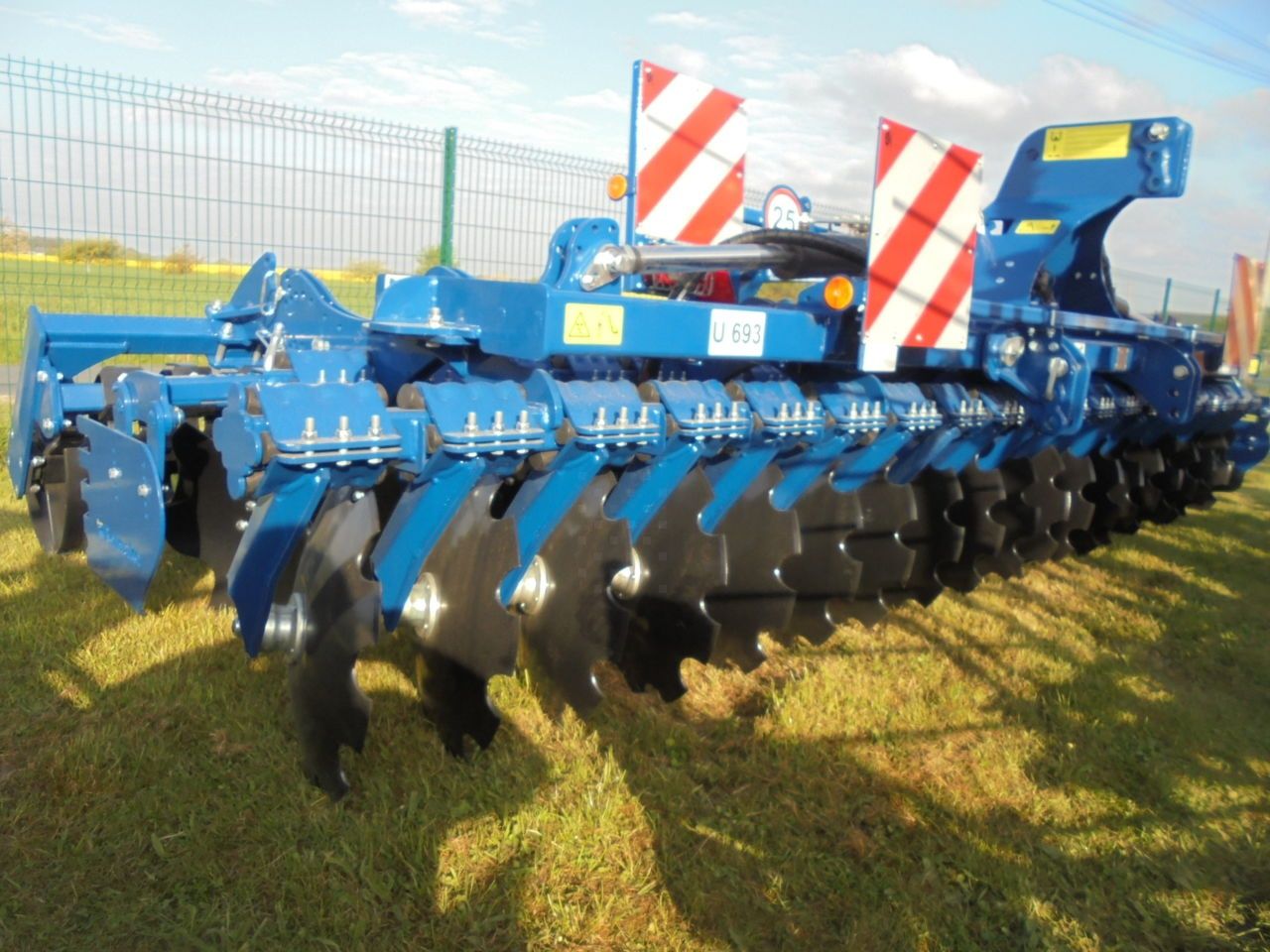 E-FARM: Rolmako u693 - Grubber - id FXMA3WR - 28.600 € - Baujahr: 2024 - Frankreich