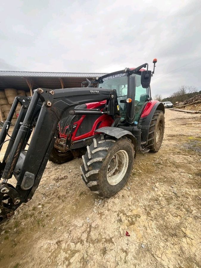 Valtra N 104 Tractor €42,000