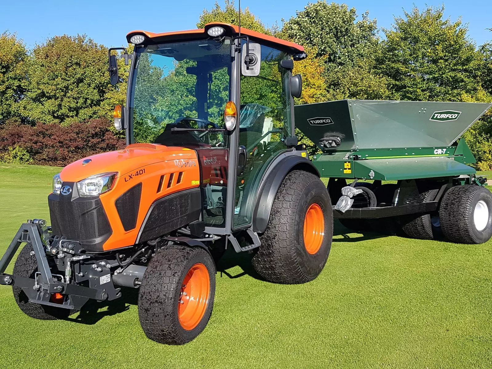 E-FARM: Kubota lx401 cab - Tractor - id D3F6E9B - €39,600 - Year of construction: 2025 - Engine hours: 116,Engine power (HP): 39,Germany