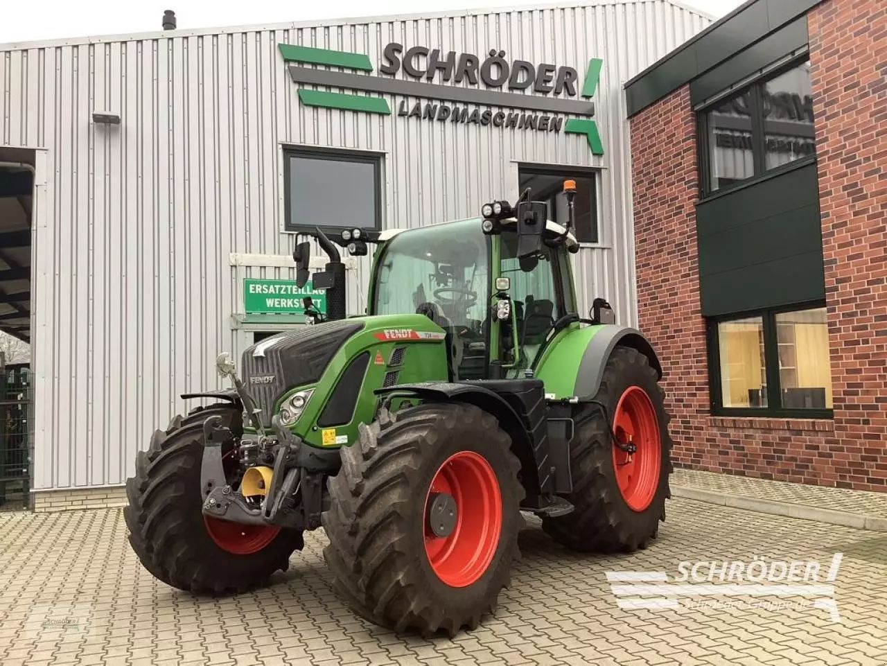 E-FARM: Fendt 724 Vario ProfiPlus - Tractor - id AK2D3RT - €213,885 - Year of construction: 2024 - Engine hours: 226,Engine power (HP): 238,Germany