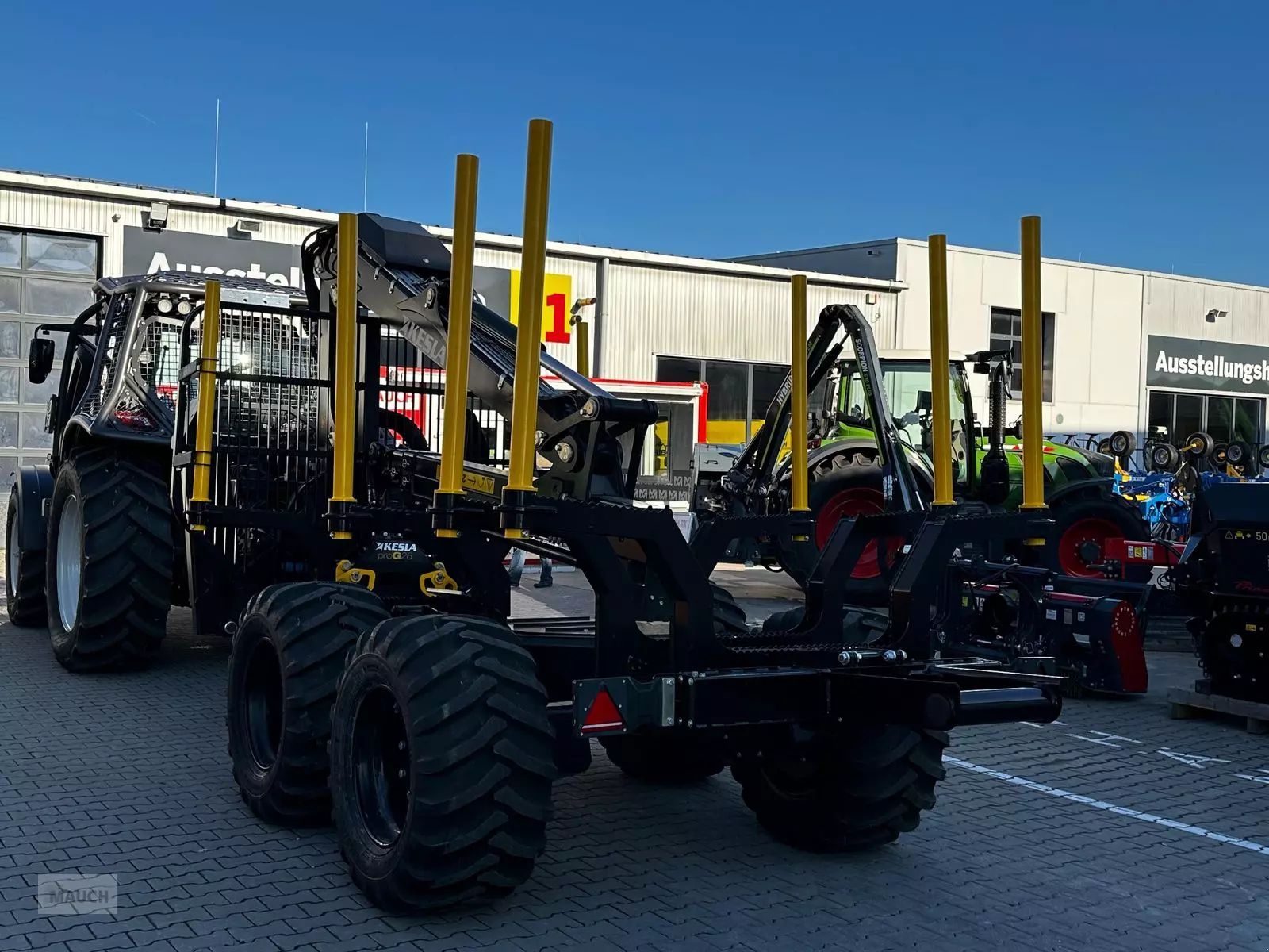 Kesla forstanhänger 144 nd 2wd mit 326t kran Przyczepa leśna