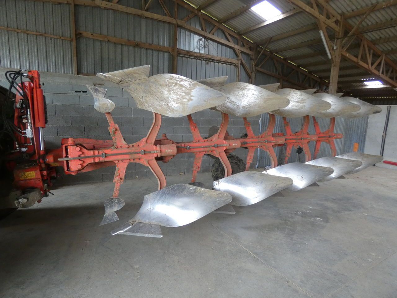 E-FARM: Kuhn varimaster 153 nsh - Pług - id MNBLRAZ - 26 000 € - Rok produkcji: 2024 - Francja
