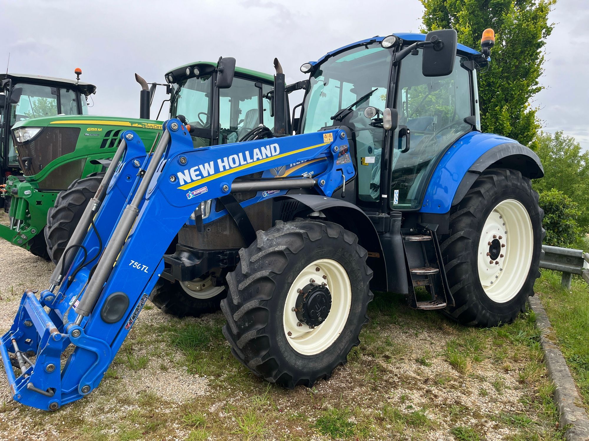 E-FARM: New Holland T5.105 - Tractor - id J17FPYT - €39,500 - Year of construction: 2015 - Engine hours: 4,500,Engine power (HP): 105,France