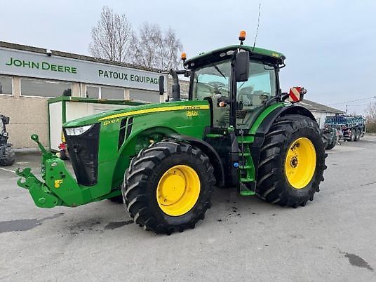 E-FARM: John Deere 8370 R - Traktor - id 3VGGWU1 - 245.000 € - Baujahr: 2020 - Abgelesene Motorstunden: 1.690,Motorleistung (PS): 370,Frankreich