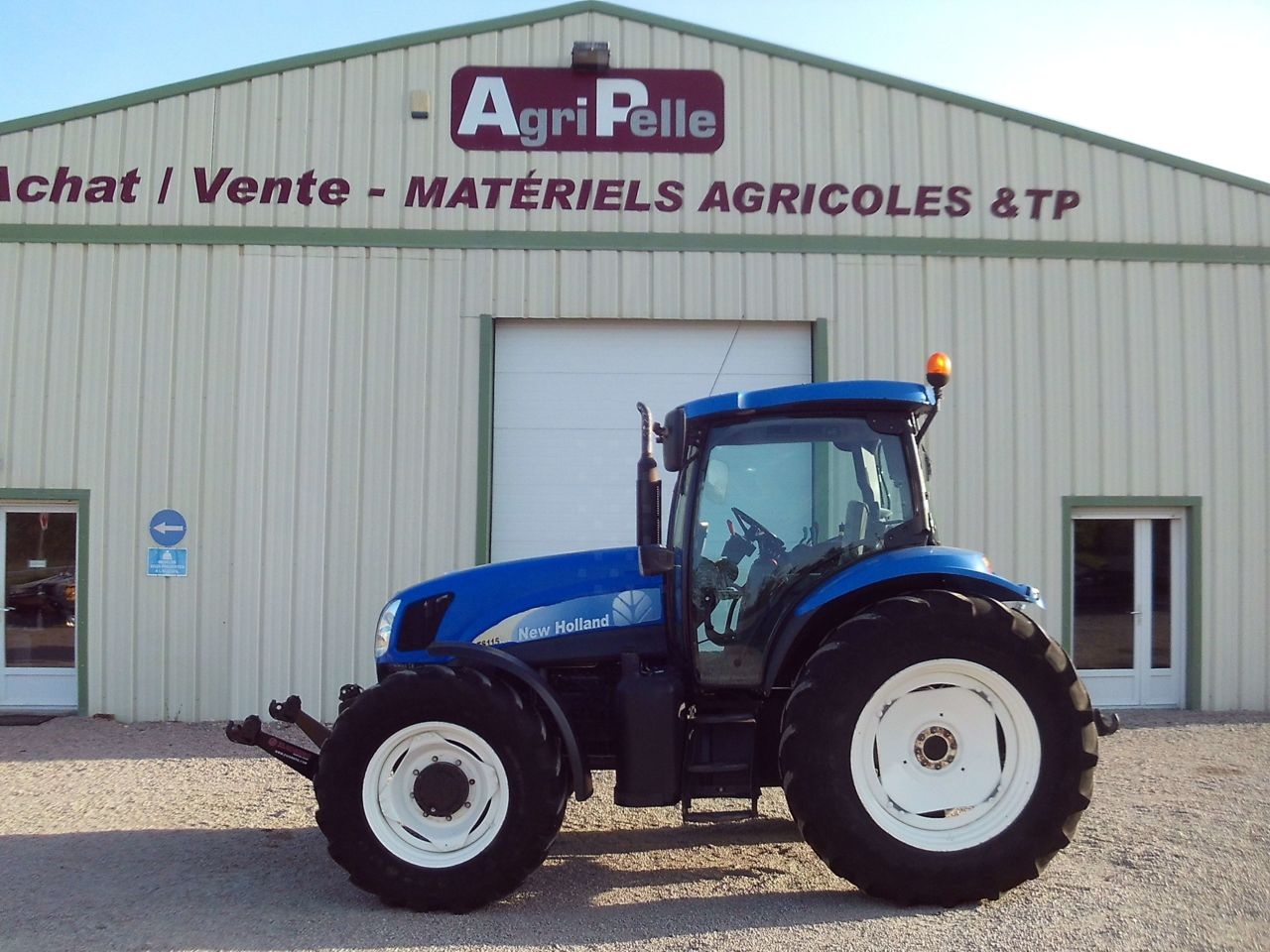 New Holland TS 115 A tractor 28 000 €