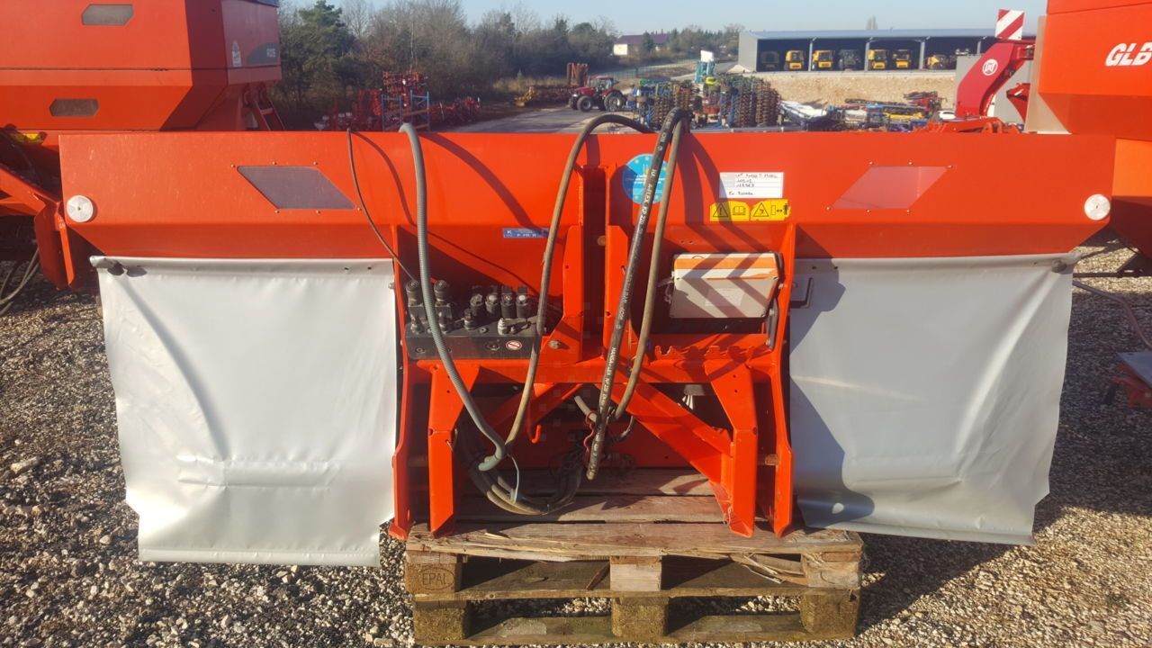 E-FARM: Kuhn axera 1102 h-emc - Fertiliser spreader - id NCKRHD7 - Year of construction: 2010 - France