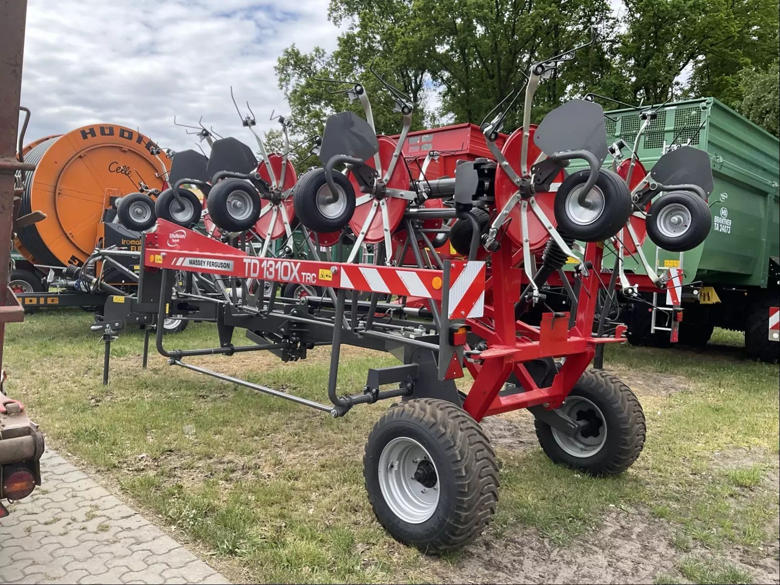 E-FARM: Massey Ferguson TD1310X TRC - Tedder - id IYUKJE4 - €29,000 - Year of construction: 2024 - Germany