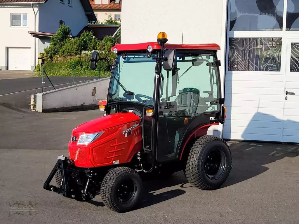 Branson 2505 h Tractor €19,874