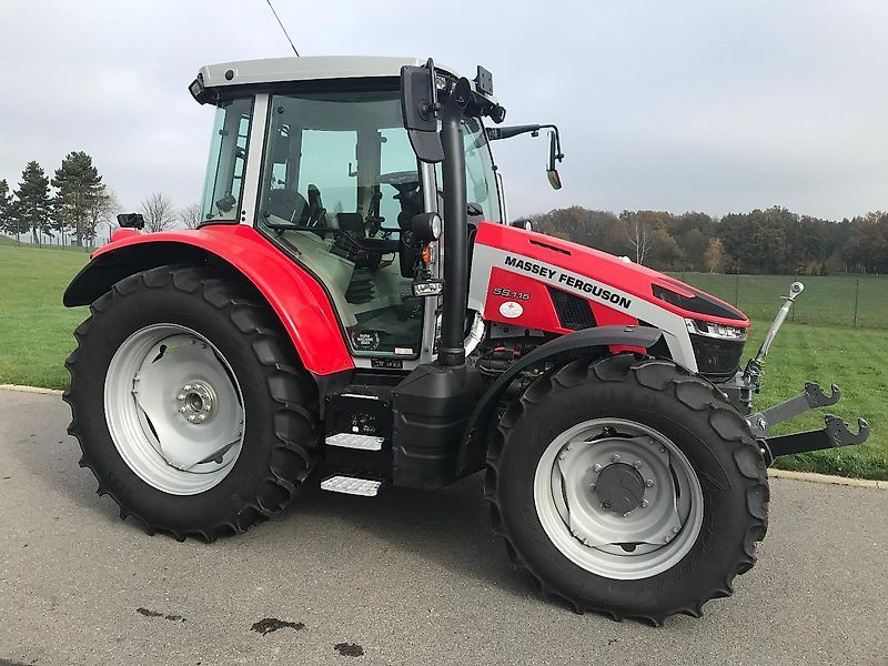 E-FARM: Massey Ferguson 5S.115 Essential - Tractor - id 1JTEQQA - Año: 2023 - Horas: 250,Potencia del motor: 114,Alemania