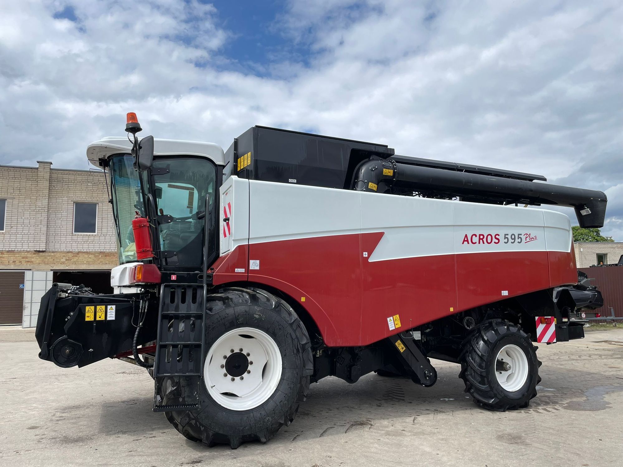 E-FARM: Rostselmash Acros 595 Plius - Combine harvester - id NR2XSRR - €143,000 - Year of construction: 2020 - Engine hours: 1,Engine power (HP): 334,Germany