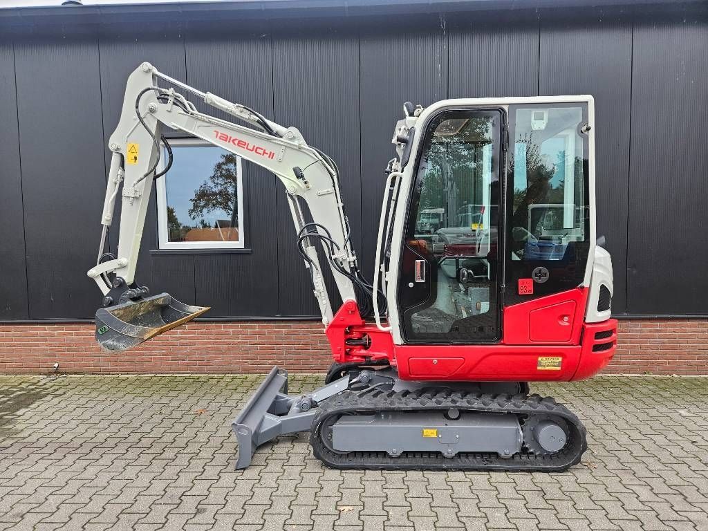 Takeuchi tb 230 Mini-pelle 29 950 €