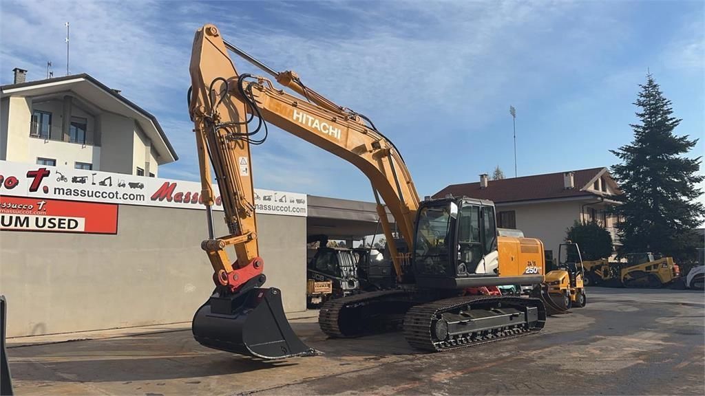 Hitachi x250lcn-5b Excavadora de orugas 83.000 €