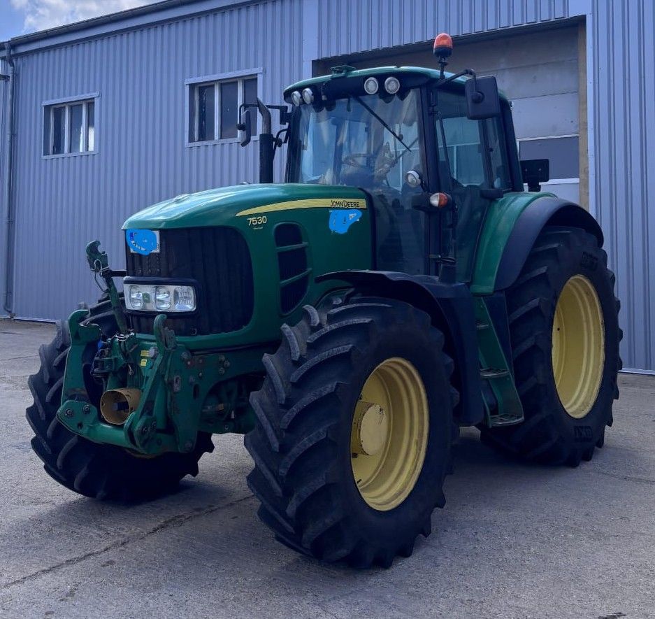 John Deere 7530 Premium Tractor €41,000