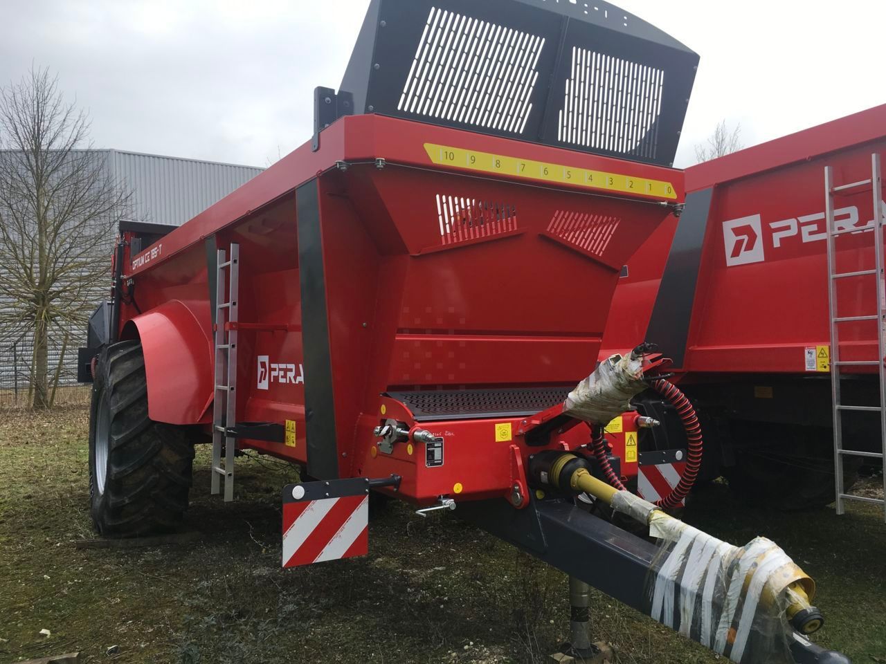 E-FARM: Perard optium ce 185-t - Épandeur de fumier et de compost - id LZRFJB1 - 85 000 € - Année: 2023 - France