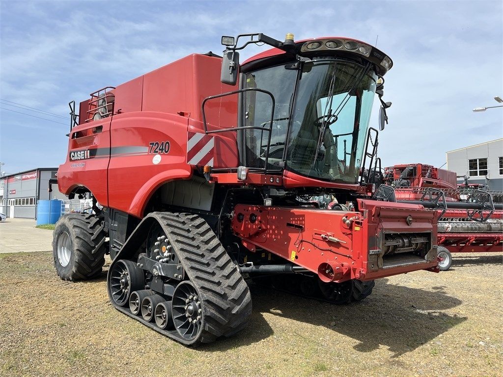 E-FARM: Case IH af 7240 - Moissoneuse-batteuse - id 9BUDCI2 - 176 324 € - Année: 2017 - Lecture du nombre d'heure: 2 348,Puissance du moteur (chevaux): 495,Hongrie