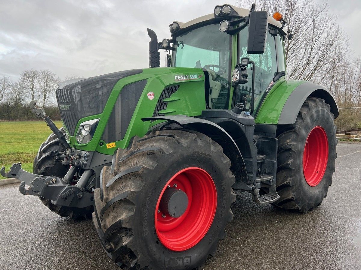 Fendt 828 Vario Tractor €94,948