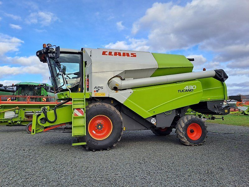 E-FARM: Claas Tucano 430 - Комбайн - id JIDVRNE - 119 000 € - Год выпуска: 2012 - Отработанные часы: 1 875,Мощьность двигателя: 259,Германия