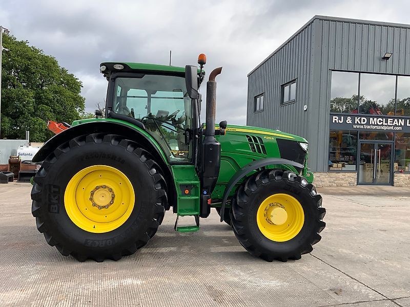 John Deere 6215 R Tractor 75.205 €