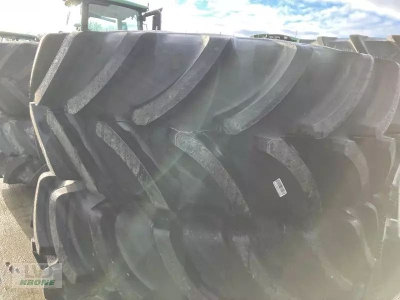 Firestone 650/85r38 Wheel and track €8,250