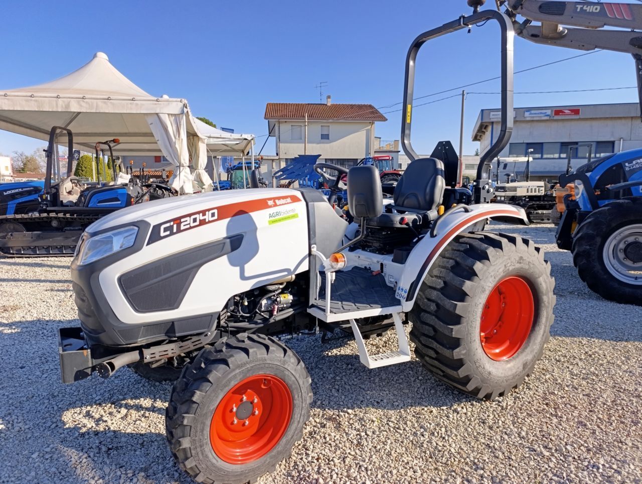 Kioti bobcat lt2040 Tractor