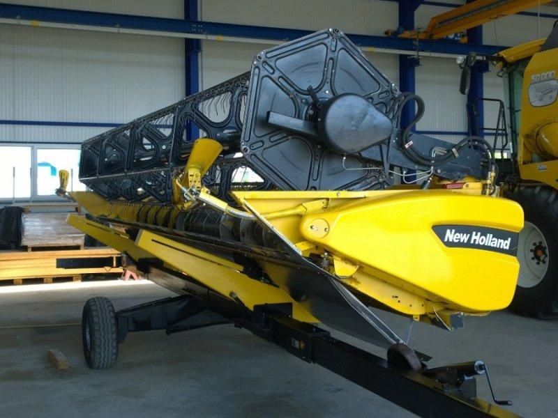 E-FARM: New Holland schneidwerk 7,32 m - Header - id QYGI49N - €14,000 - Year of construction: 2003 - Engine hours: 199,Germany