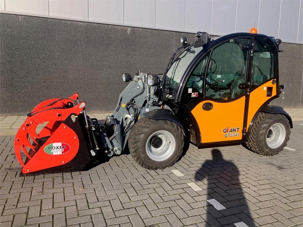 Giant gt 5048 met pelikaanbak en palletlepels Teleskoplader 55.000 €