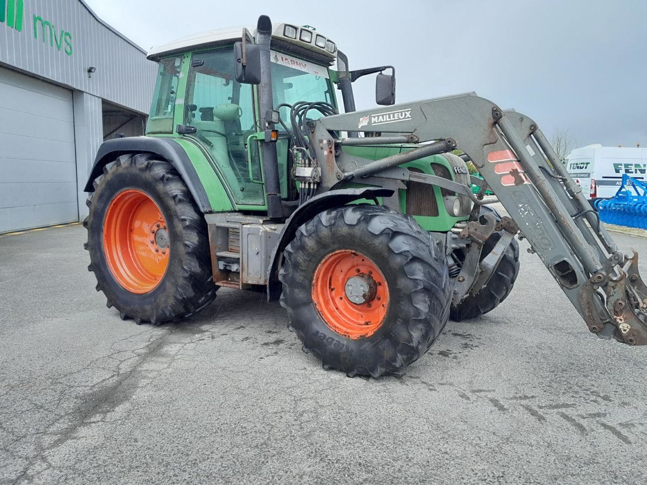 Fendt 411 Vario tractor €27,000