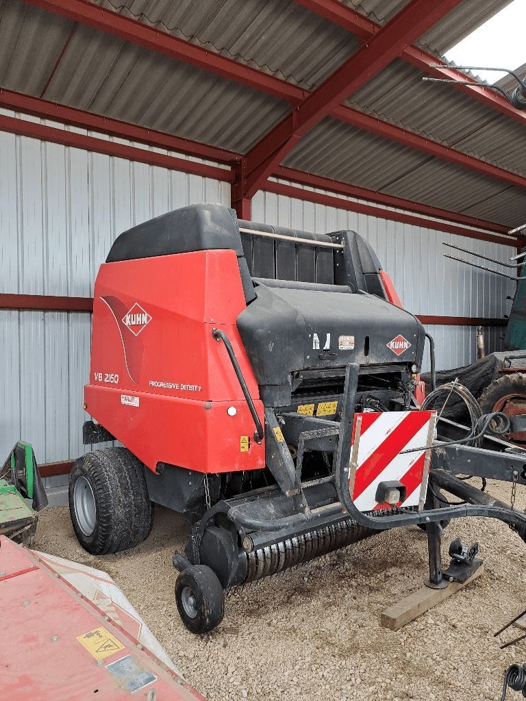 E-FARM: Kuhn VB 2160 - Balownica - id RETG6JL - 14 000 € - Rok produkcji: 2009 - Wyprodukowane bele: 19 000,Francja