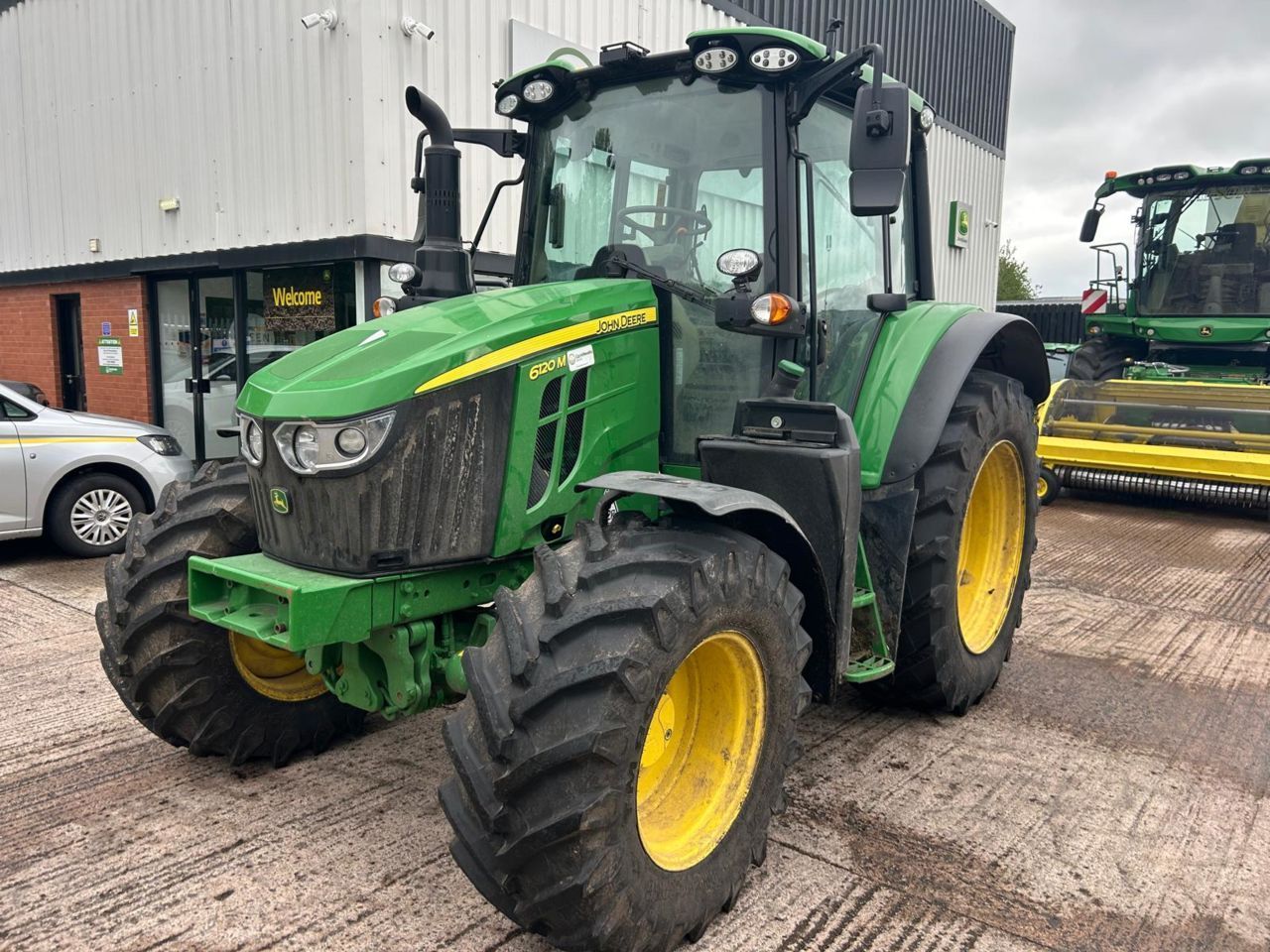 John Deere 6120 M Tractor €80,933