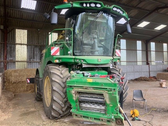 E-FARM: John Deere 9900 - Self propelled forage harvester - id DWN8PKJ - Year of construction: 2020 - Engine hours: 2,500,United Kingdom